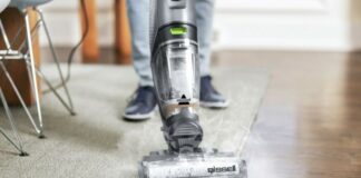 Plnou parou do úklidu. Vysavač Bissell CrossWave HydroSteam PET vysává, vytírá i suší a jedním stisknutím tlačítka můžete spustit i čištění párou