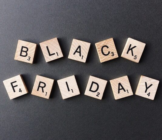 Black Friday je oblíbený svátek slev. Jak díky němu ušetřit?
