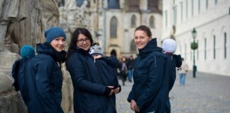 Nosicí bunda vám umožní pohybovat se kdekoli a kdykoli i s miminkem v nosítku